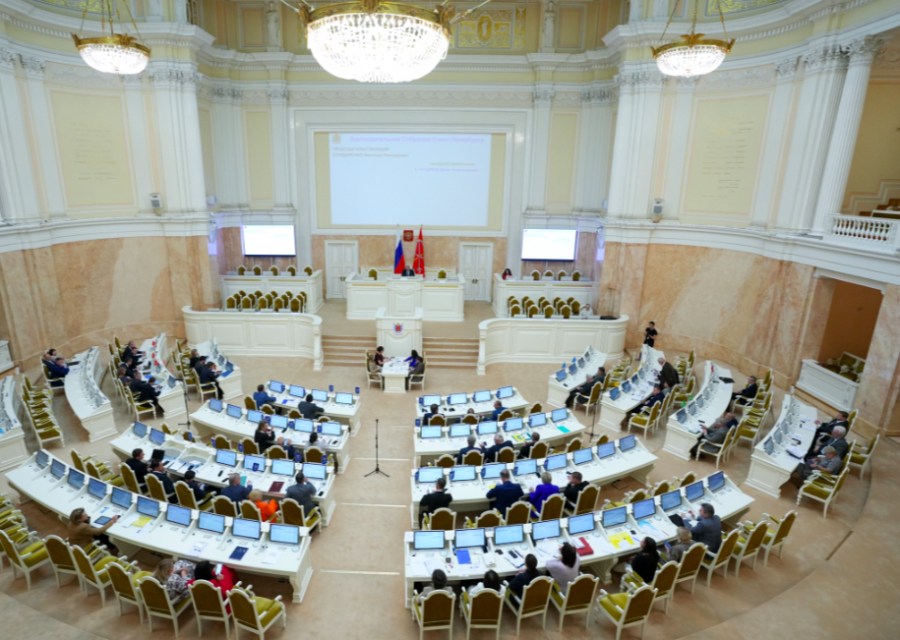 Новый парламентский год: Законодательное собрание СПб возобновило работу