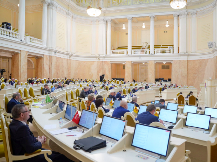 10 апреля Александр Рассудов принял участие в очередном заседании Законодательного Собрания