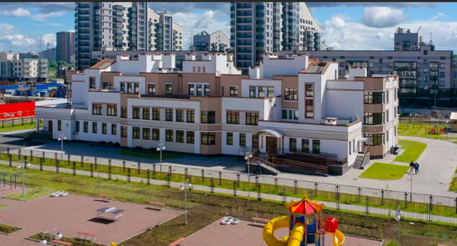 Жители микрорайона «Балтийская жемчужина» пожаловались депутату Рассудову на сложности с зачислением детей в 1-е классы