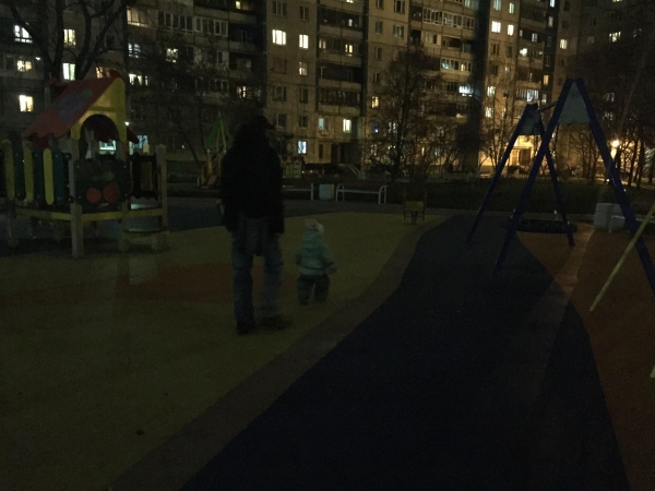 Темные детские площадки и прорывы труб с кипятком: дворы Красносельского района становятся небезопасными для жизни