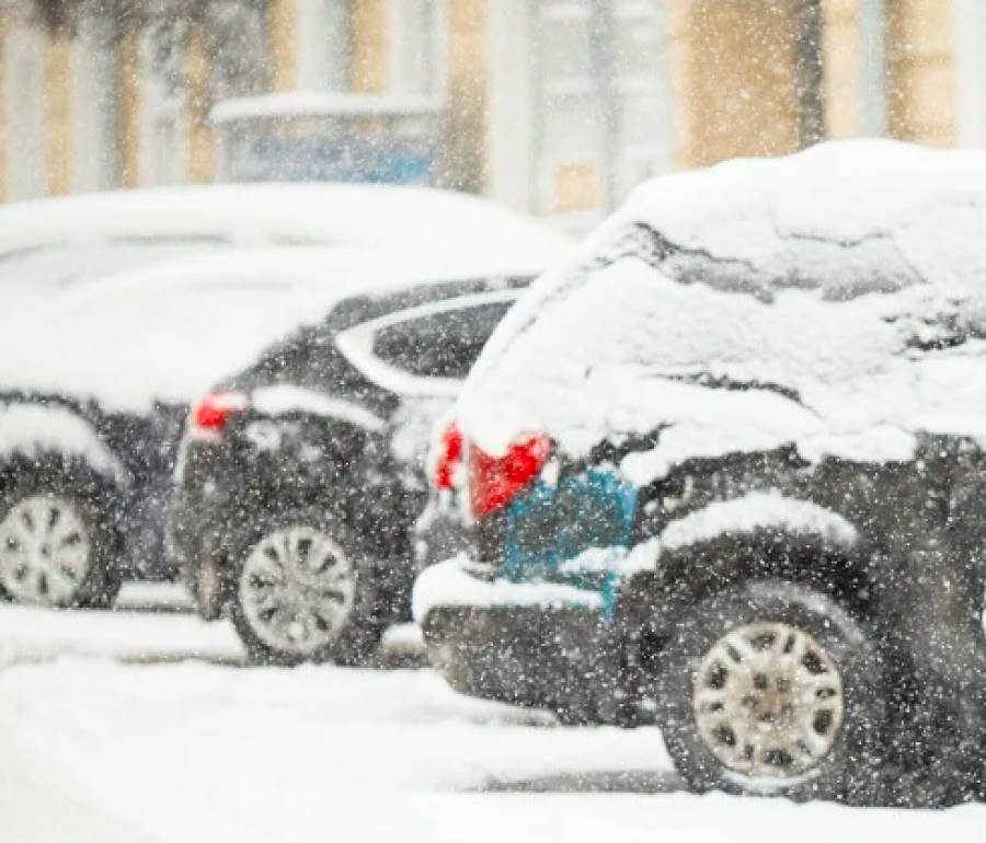 «Снежный коллапс» в Петербурге больше не повторится? Чиновники  придумали, как освобождать заваленные снегом дворы от машин