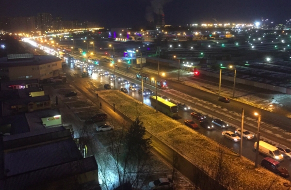 Снег усугубил пробки на дорогах в Красносельском районе